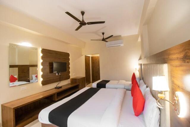 Rudraksh Hotel *