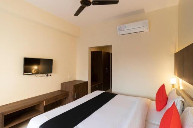 Rudraksh Hotel *